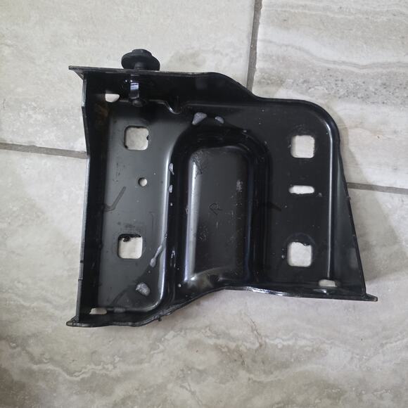 2020-2023 Chevrolet Silverado 2500 3500 Front Right Bumper Bar Bracket 84568470 - Picture 2 of 16